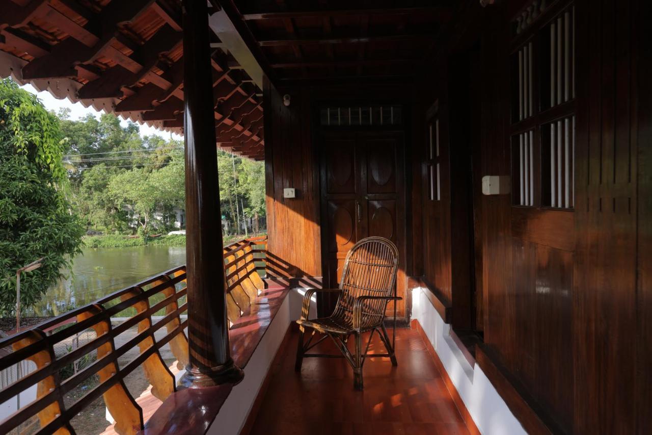 Mountde Kumarakom Exterior photo