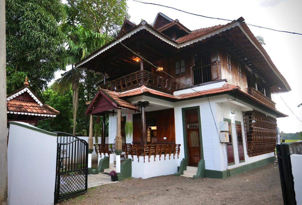 Mountde Kumarakom Exterior photo